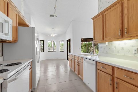 House in Palm Coast, Florida 3 bedrooms, 171.03 sq.m. № 1643347 - photo 23