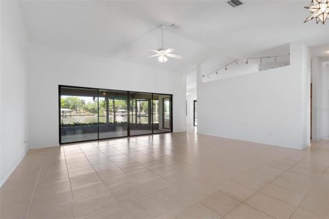 House in Palm Coast, Florida 3 bedrooms, 171.03 sq.m. № 1643347 - photo 14