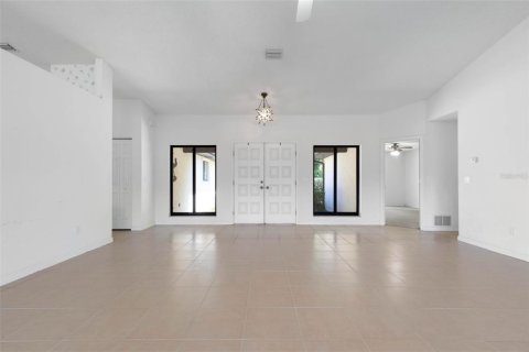 House in Palm Coast, Florida 3 bedrooms, 171.03 sq.m. № 1643347 - photo 13