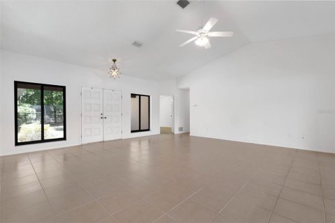 House in Palm Coast, Florida 3 bedrooms, 171.03 sq.m. № 1643347 - photo 18
