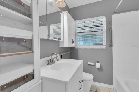 House in Clearwater, Florida 3 bedrooms, 142.14 sq.m. № 2215702 - photo 23