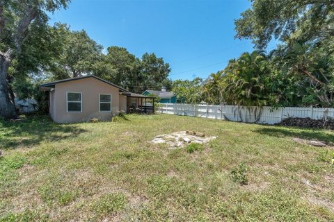 House in Clearwater, Florida 3 bedrooms, 142.14 sq.m. № 2215702 - photo 30