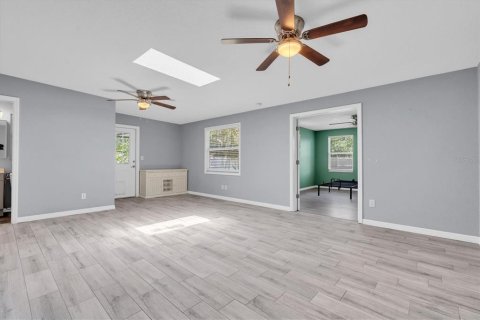 House in Clearwater, Florida 3 bedrooms, 142.14 sq.m. № 2215702 - photo 13