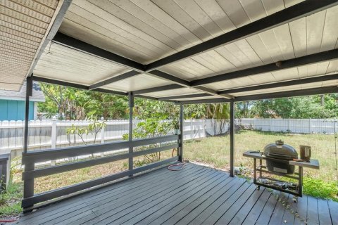 House in Clearwater, Florida 3 bedrooms, 142.14 sq.m. № 2215702 - photo 27
