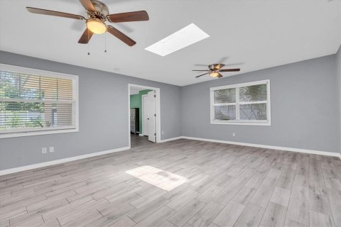 House in Clearwater, Florida 3 bedrooms, 142.14 sq.m. № 2215702 - photo 12