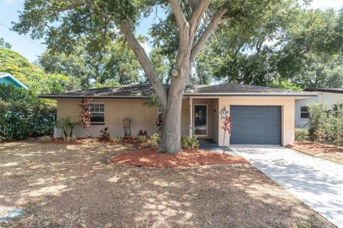 House in Clearwater, Florida 3 bedrooms, 142.14 sq.m. № 2215702