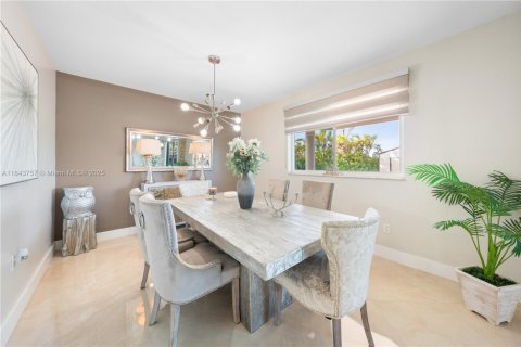 Casa en venta en Miami, Florida, 6 dormitorios, 416.48 m2 № 1839097 - foto 8