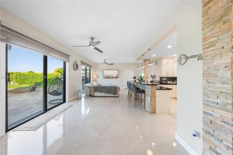 Casa en venta en Miami, Florida, 6 dormitorios, 416.48 m2 № 1839097 - foto 13