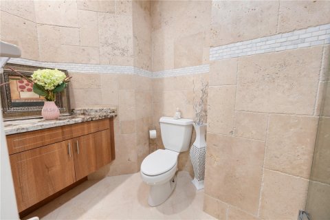 Casa en venta en Miami, Florida, 6 dormitorios, 416.48 m2 № 1839097 - foto 30