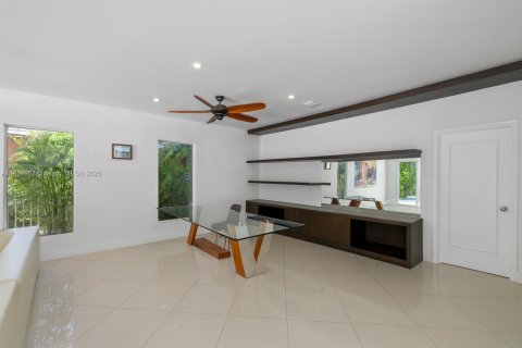 Casa en venta en Miami Beach, Florida, 3 dormitorios, 291.25 m2 № 1893272 - foto 29