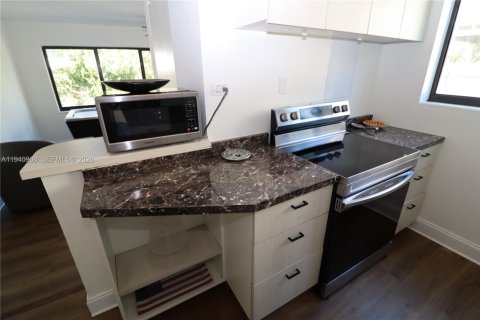 Villa ou maison à vendre à Miami, Floride: 3 chambres, 154.4 m2 № 2001159 - photo 12