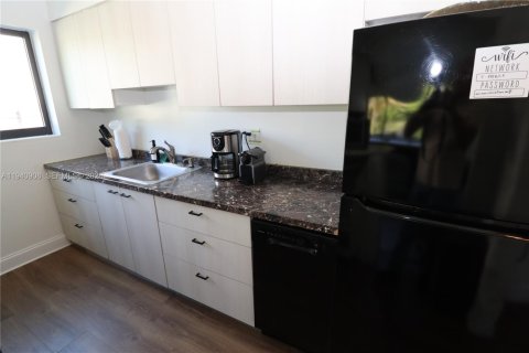 Villa ou maison à vendre à Miami, Floride: 3 chambres, 154.4 m2 № 2001159 - photo 13