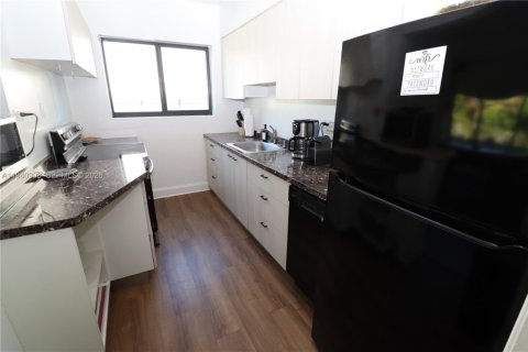 Villa ou maison à vendre à Miami, Floride: 3 chambres, 154.4 m2 № 2001159 - photo 14