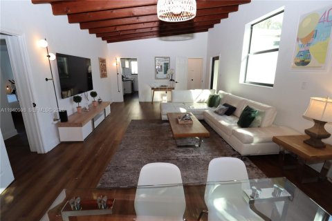 Villa ou maison à vendre à Miami, Floride: 3 chambres, 154.4 m2 № 2001159 - photo 1