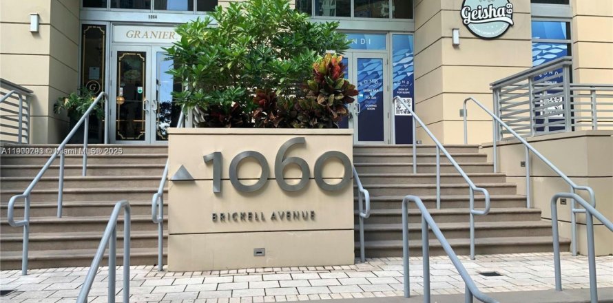 Condominio en Miami, Florida, 2 dormitorios  № 2013196