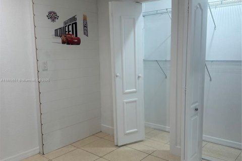 Villa ou maison à louer à Miami, Floride: 2 chambres № 1946396 - photo 13