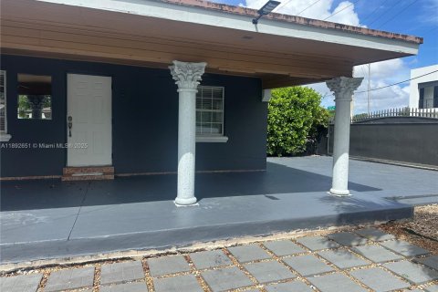 Villa ou maison à louer à Miami, Floride: 2 chambres № 1946396 - photo 1