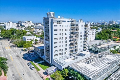Condo in Miami Beach, Florida, 1 bedroom  № 2027406 - photo 18