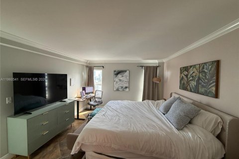 Condo in Miami Beach, Florida, 1 bedroom  № 2027406 - photo 9