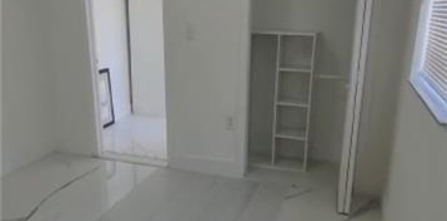 Condo in North Miami Beach, Florida, 1 bedroom № 1136576