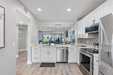Condo in Largo, Florida, 2 bedrooms  № 1771316 - photo 14