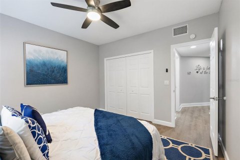 Condo in Largo, Florida, 2 bedrooms  № 1771316 - photo 22