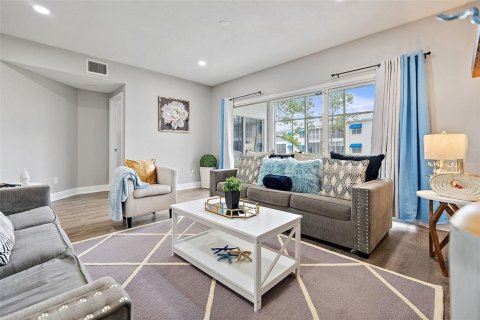 Condo in Largo, Florida, 2 bedrooms  № 1771316 - photo 18
