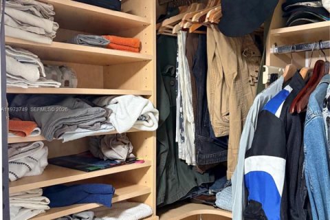 Condo in North Miami, Florida, 1 bedroom № 2034131 - photo 16