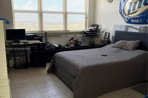 Condo in North Miami, Florida, 1 bedroom № 2034131 - photo 14