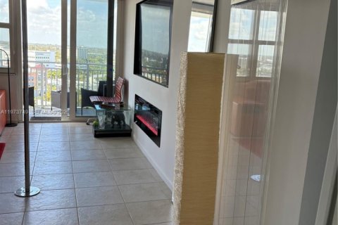 Condo in North Miami, Florida, 1 bedroom № 2034131 - photo 3