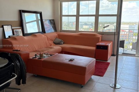 Condo in North Miami, Florida, 1 bedroom № 2034131 - photo 10