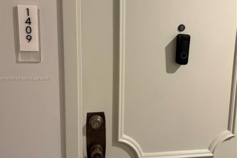 Condo in North Miami, Florida, 1 bedroom № 2034131 - photo 1