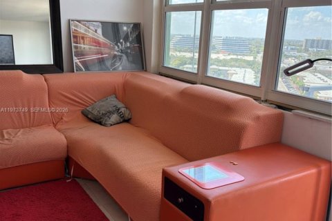 Condo in North Miami, Florida, 1 bedroom № 2034131 - photo 8