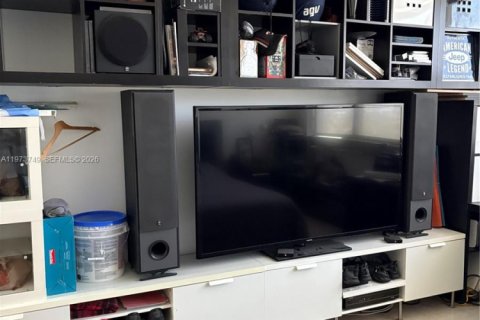 Condo in North Miami, Florida, 1 bedroom № 2034131 - photo 6