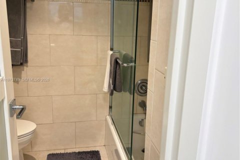 Condo in North Miami, Florida, 1 bedroom № 2034131 - photo 15