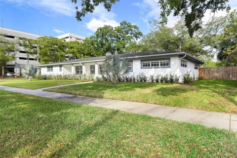 Villa ou maison à louer à Tampa, Floride: 4 chambres, 241.82 m2 № 2118253 - photo 2