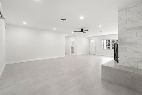 Villa ou maison à louer à Tampa, Floride: 4 chambres, 241.82 m2 № 2118253 - photo 9