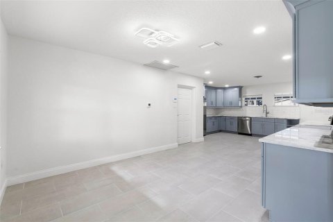 Villa ou maison à louer à Tampa, Floride: 4 chambres, 241.82 m2 № 2118253 - photo 12