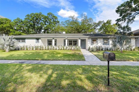 Villa ou maison à Tampa, Floride 4 chambres, 241.82 m2 № 2118253