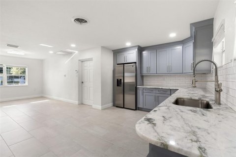 Villa ou maison à louer à Tampa, Floride: 4 chambres, 241.82 m2 № 2118253 - photo 15