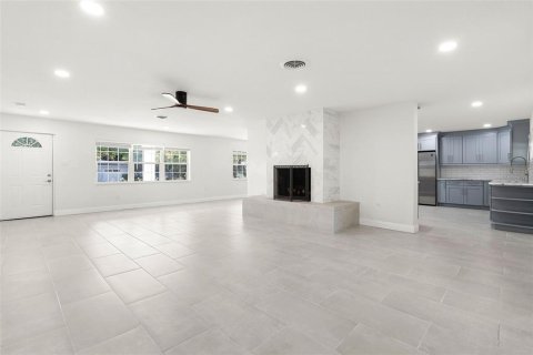 Villa ou maison à louer à Tampa, Floride: 4 chambres, 241.82 m2 № 2118253 - photo 7