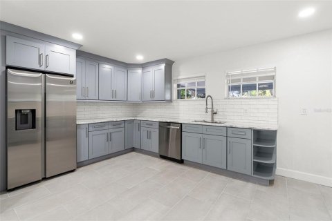 Villa ou maison à louer à Tampa, Floride: 4 chambres, 241.82 m2 № 2118253 - photo 13