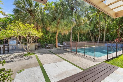 House in Miami, Florida 4 bedrooms, 263.56 sq.m. № 2065349 - photo 30