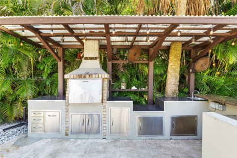 House in Miami, Florida 4 bedrooms, 263.56 sq.m. № 2065349 - photo 27