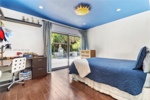 House in Miami, Florida 4 bedrooms, 263.56 sq.m. № 2065349 - photo 22