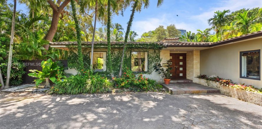 House in Miami, Florida 4 bedrooms, 263.56 sq.m. № 2065349