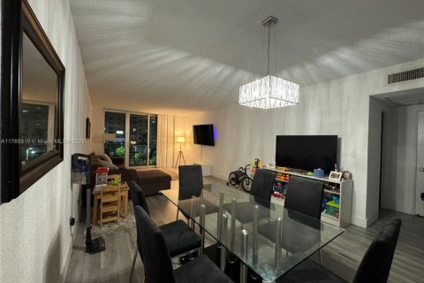 Copropriété à vendre à Sunny Isles Beach, Floride: 1 chambre, 93.37 m2 № 2049934 - photo 15