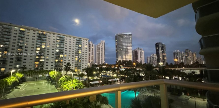 Condo à Sunny Isles Beach, Floride, 1 chambre  № 2049934