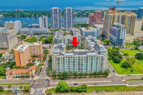 Condominio en alquiler en West Palm Beach, Florida, 1 dormitorio, 67.35 m2 № 1161864 - foto 1