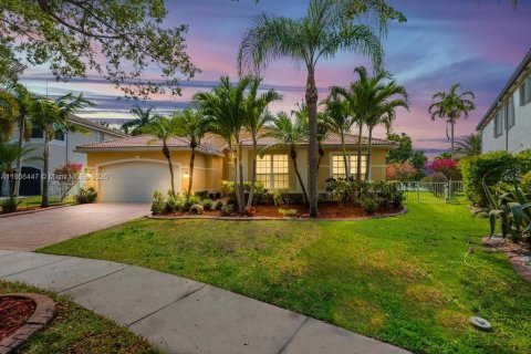 Villa ou maison à vendre à Miramar, Floride: 5 chambres, 274.15 m2 № 1937854 - photo 1